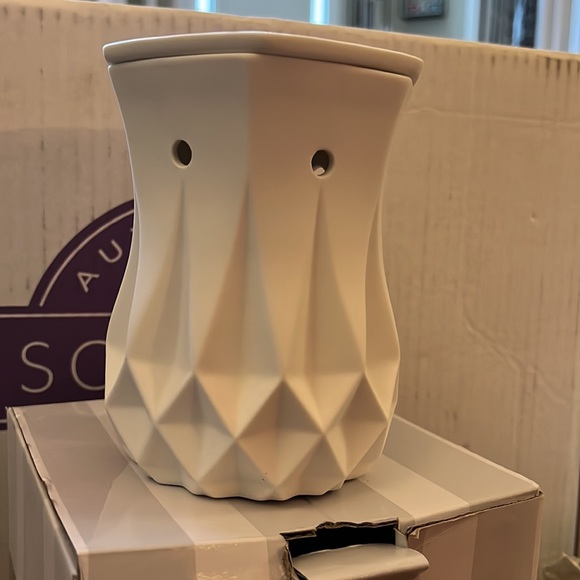 Scentsy Warmer, Alabaster - Picture 5 of 5